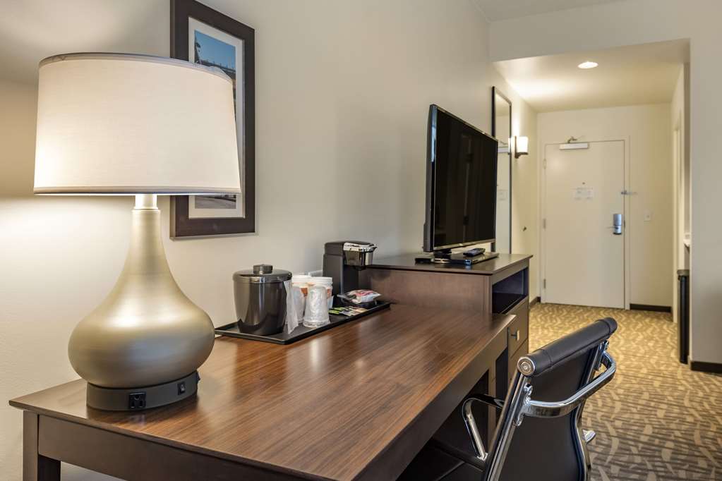 Comfort Inn & Suites Pittsburgh Northshore - photo 9