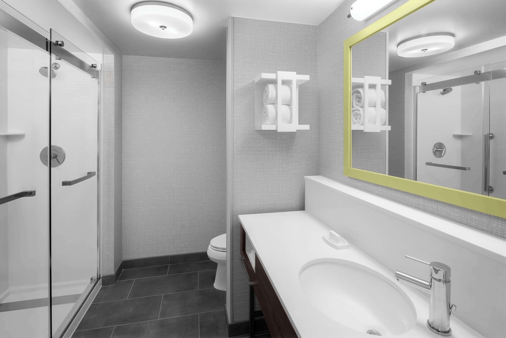 Hampton Inn & Suites Grand Rapids Airport 28th St - photo 19