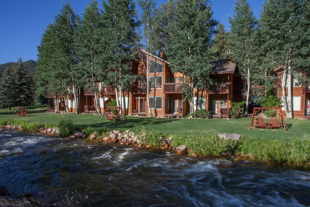 Aspen Winds on Fall River - carbon neutral hotel in Estes Park