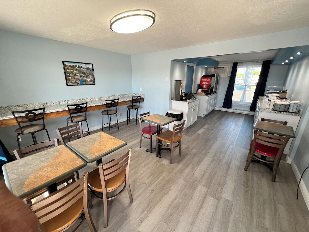 Continental Inn - carbon neutral hotel in Cheboygan