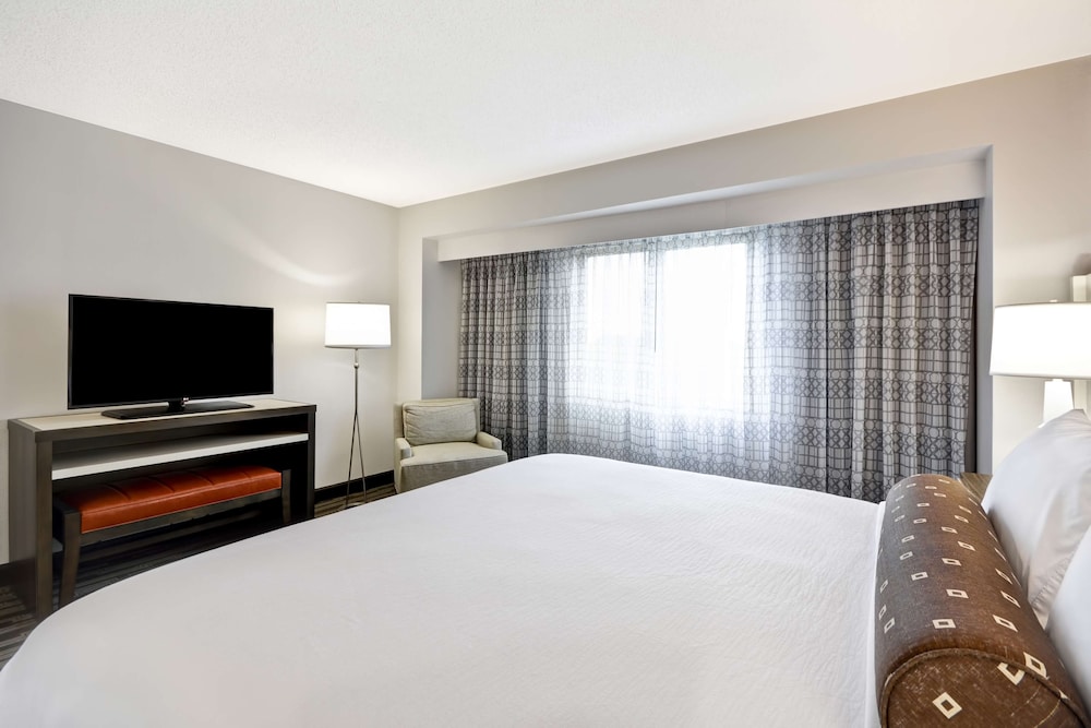 Embassy Suites Hotel Charlotte - photo 10