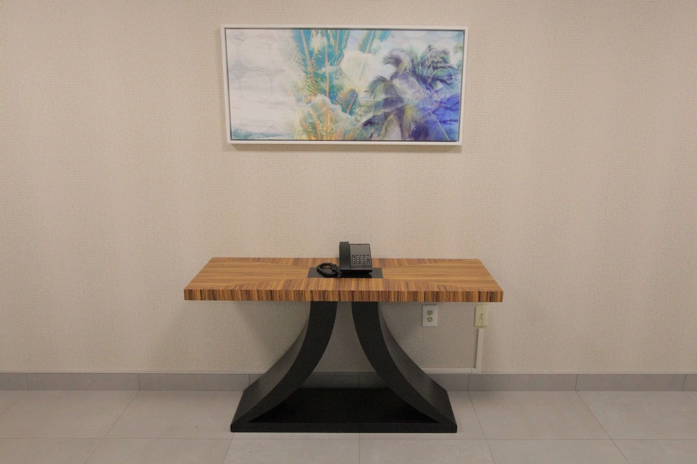 Hampton Inn & Suites Seal Beach - photo 2