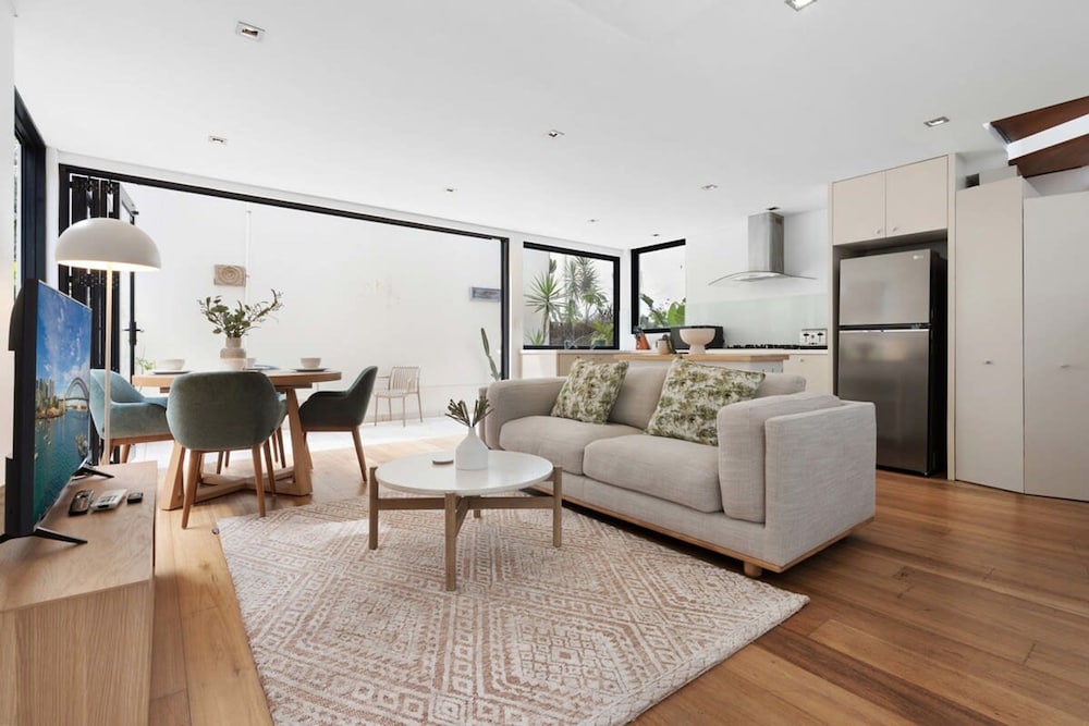 Relaxed Beachside Townhouse — 4-Star Luxury Hotel in Sydney, Australia