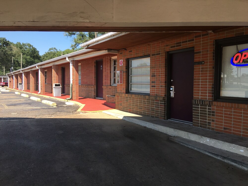 Best Value Inn Motel Sandusky - photo 66