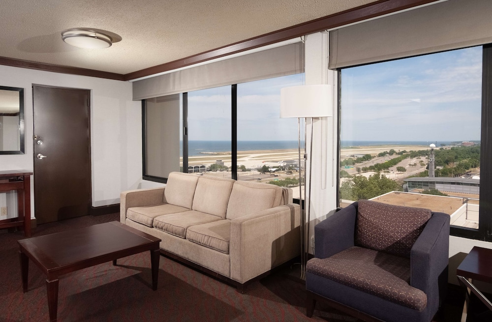 DoubleTree by Hilton Hotel Cleveland Downtown Lakeside - photo 18