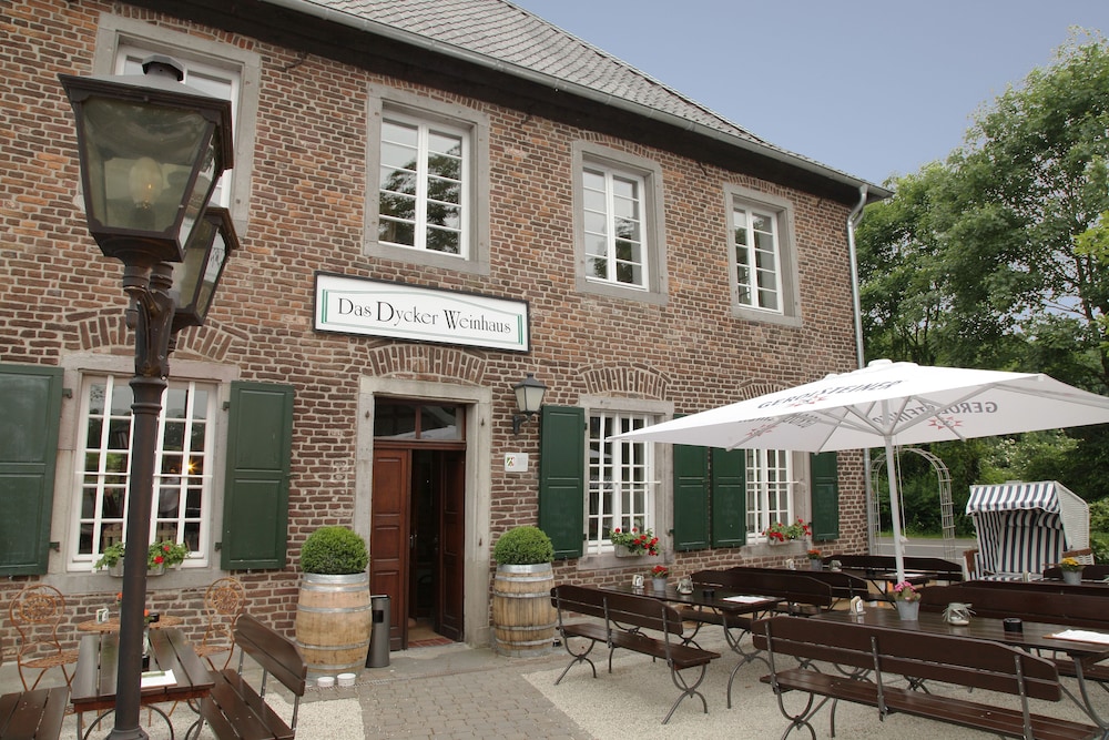Das Dycker Weinhaus — hotel in Juchen