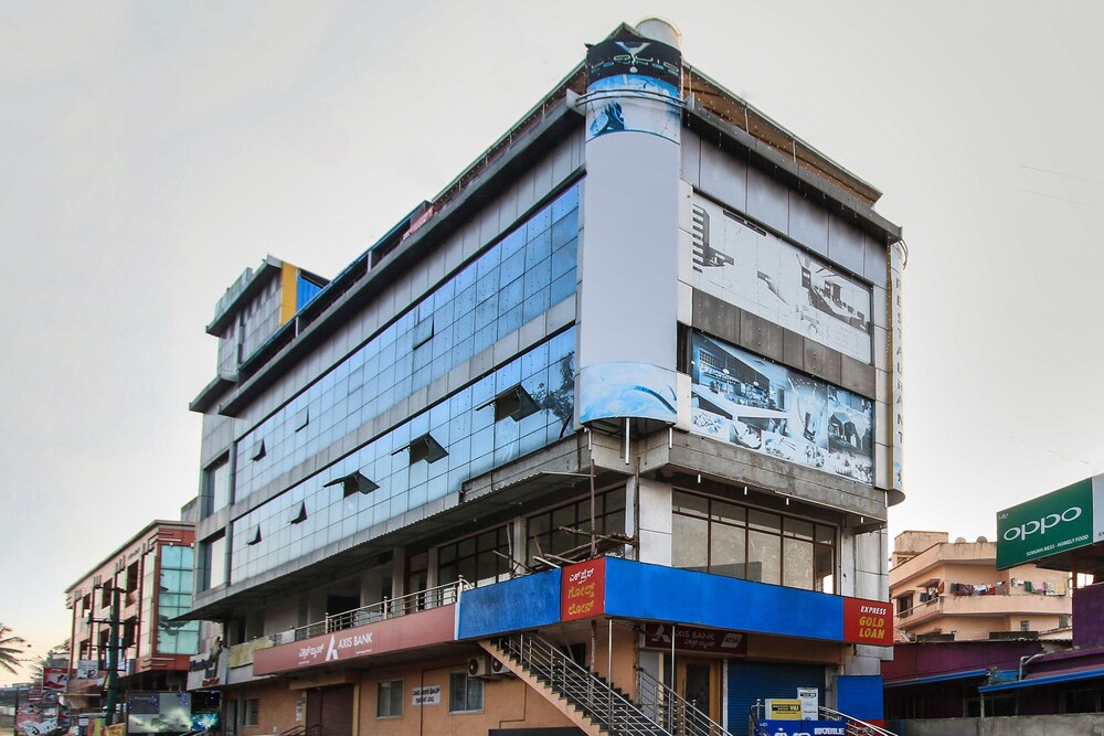 Oyo 7570 Near Ksrtc Bus Stand in Kushalnagar, India