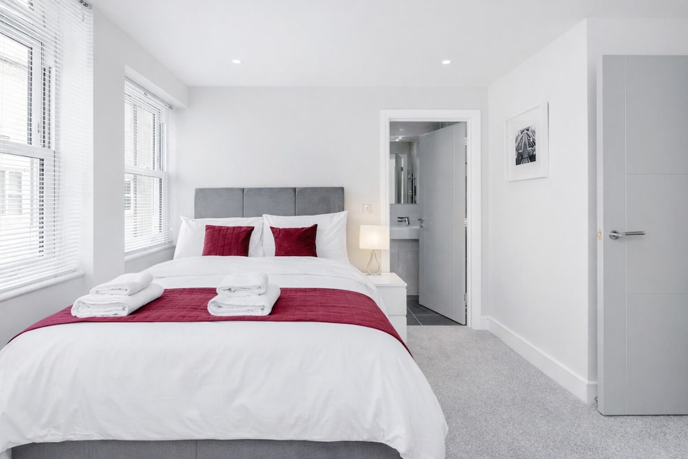 Roomspace Apartments Walpole Court — 4-Star Luxury Hotel in London, United Kingdom