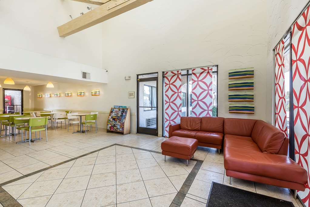 Rodeway Inn Magic Mountain Area - photo 7