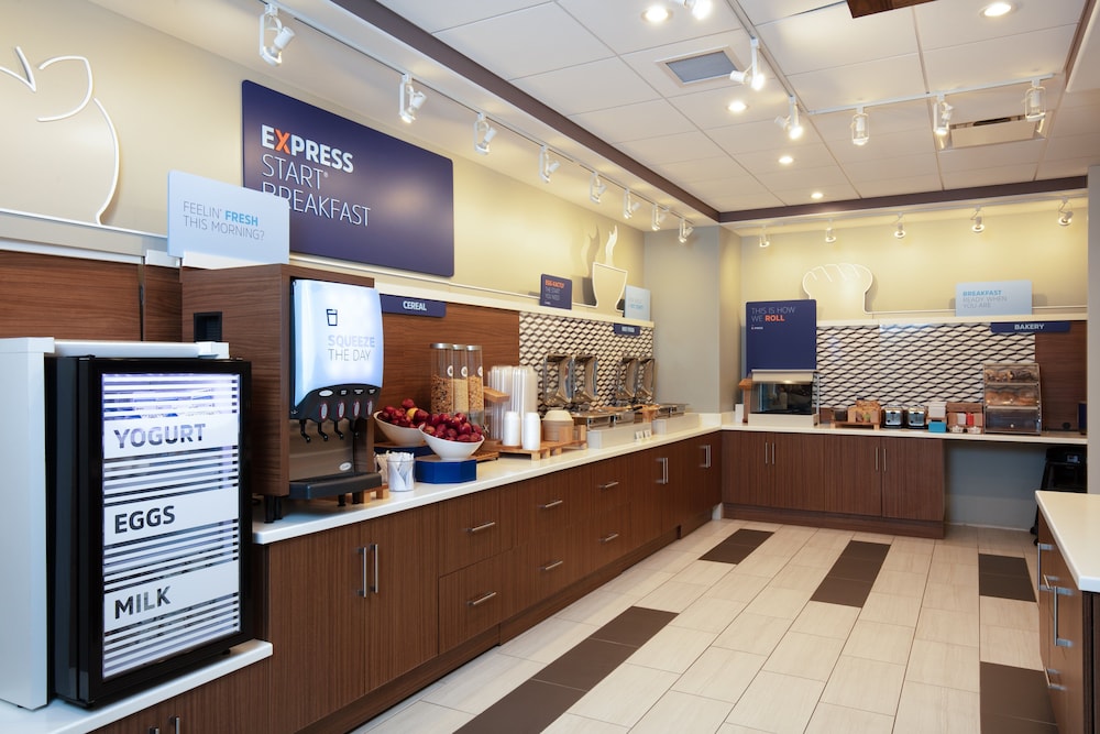 Holiday Inn Express & Suites Beloit by IHG - photo 38
