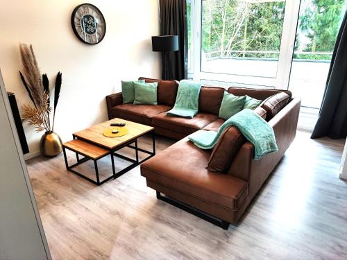 Glamory Winterberg Ferienwohnung Pool Sauna Wifi 6 Personen near Ski Lift Balkon PS4 — 4-Star Luxury Hotel in Winterberg, Germany