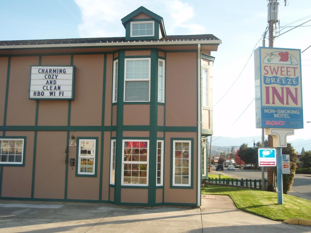 Sweet Breeze Inn - photo 25