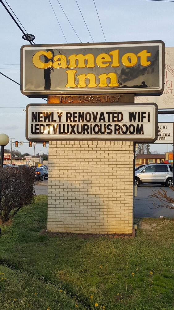 Camelot Inn - photo 16