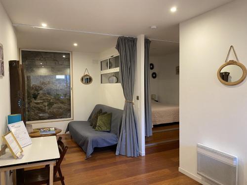 La Roche Studio 2 Etoiles Eco Responsable Avec TV Connectee - carbon neutral hotel in Unknown City