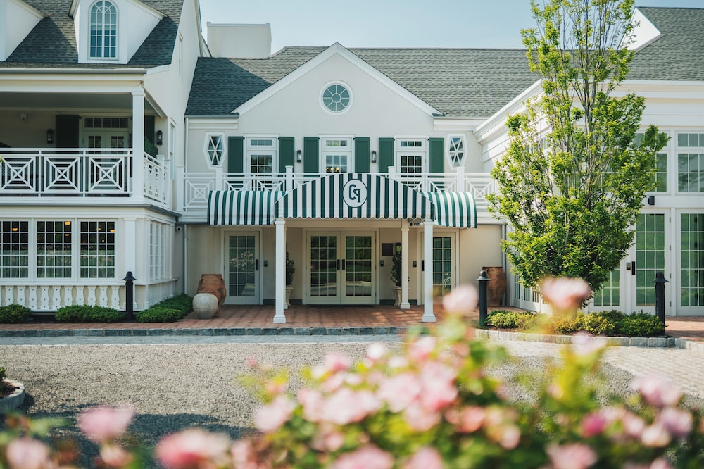 Canoe Place Inn And Cottages — Hampton Bays