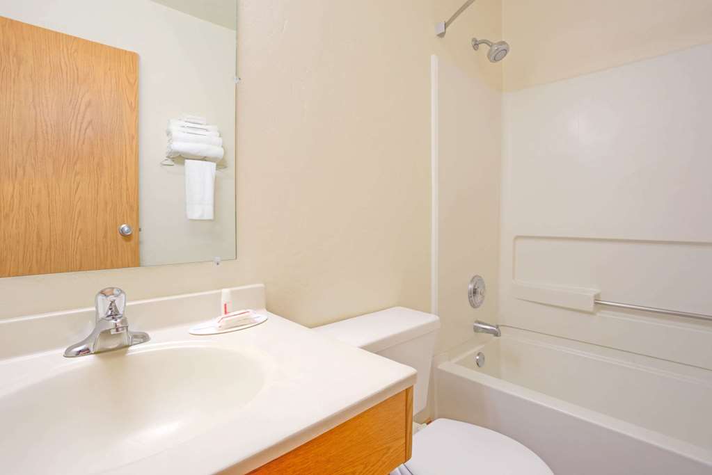 Super 8 by Wyndham Klamath Falls - photo 6