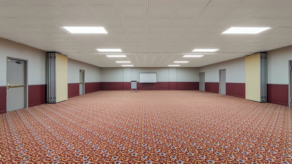 Red Roof Inn Chicago N Aurora Naperville - photo 23
