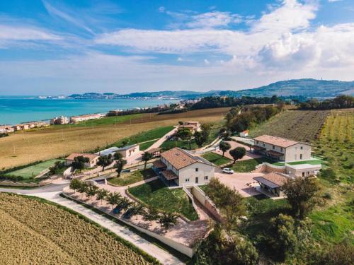Agriturismo Il Colle Dei Lecci — 4-Star Luxury Hotel in Ancona, Italy