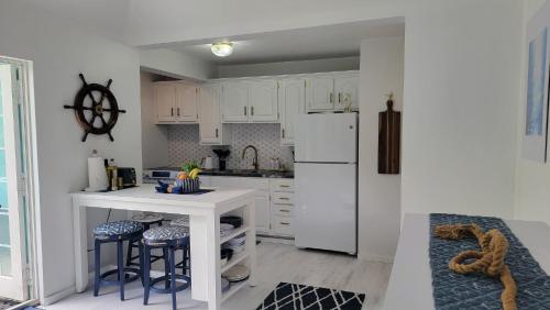 Crown and Anchorage in Unknown City, Bermuda