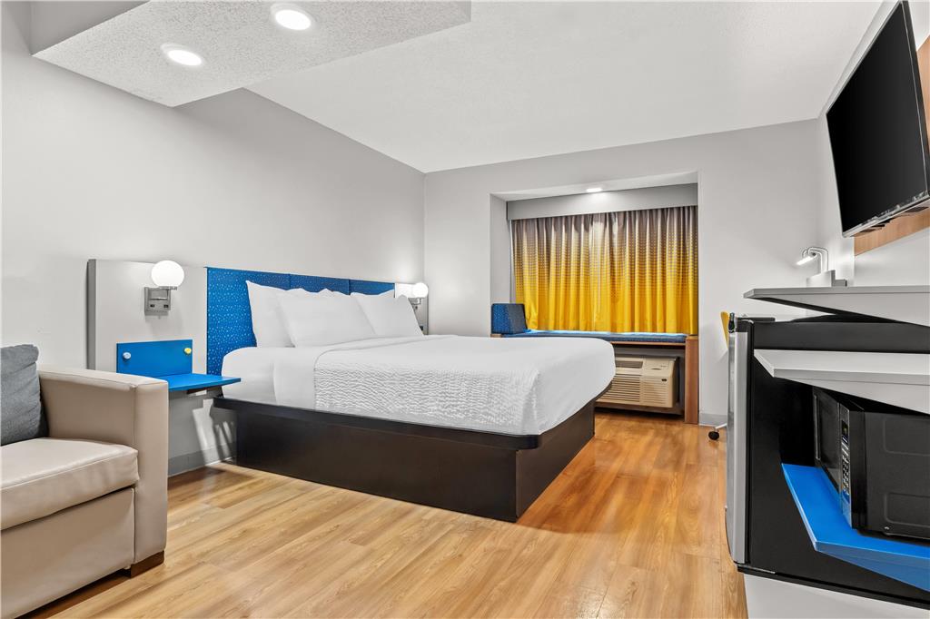 Microtel Inn & Suites by Wyndham Salisbury - photo 32
