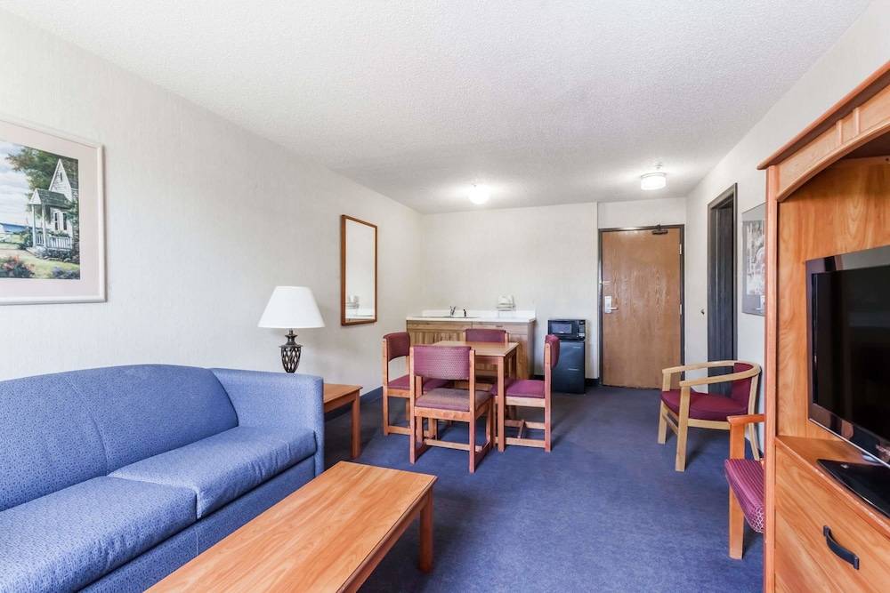 Super 8 by Wyndham Norwich - photo 7