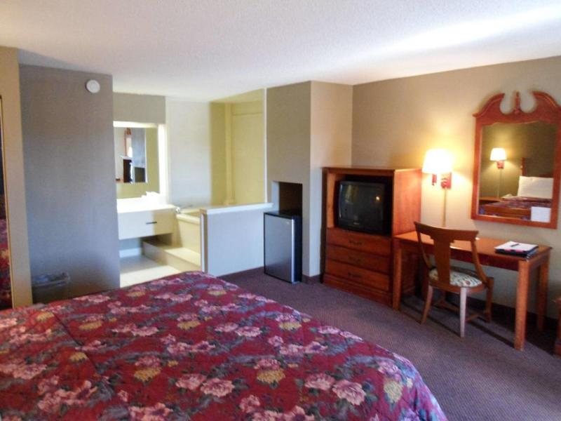 Econo Lodge - photo 88