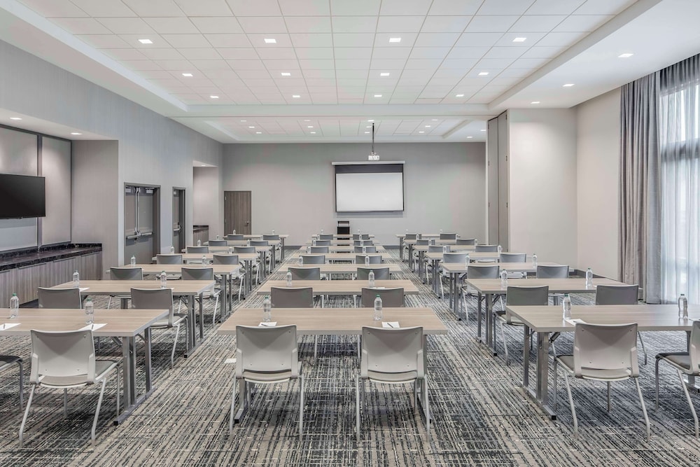 Embassy Suites by Hilton Atlanta Midtown - photo 45