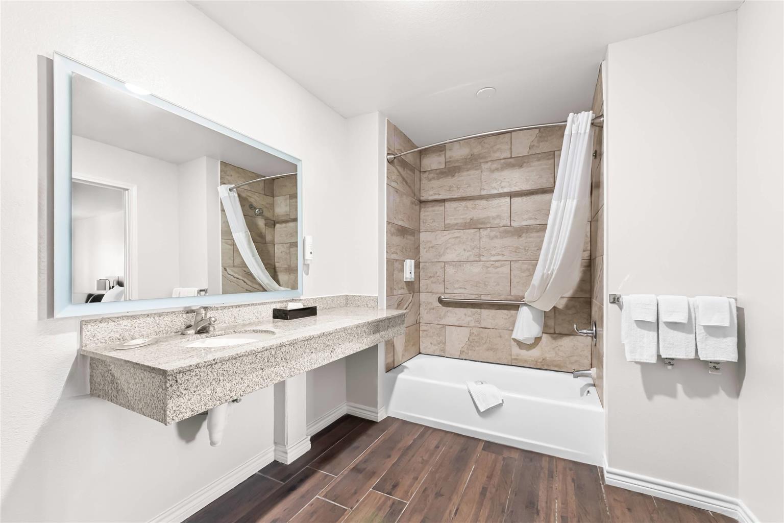 Quality Inn & Suites Port Lavaca Near Lighthouse Beach - photo 34