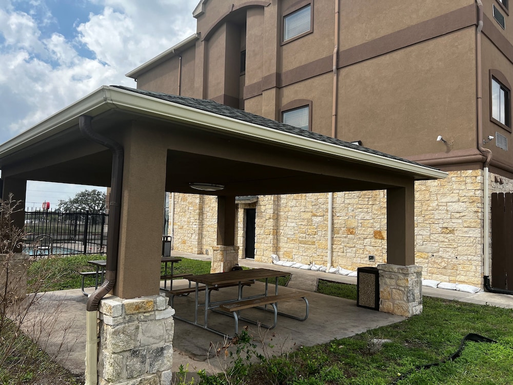 Baymont by Wyndham Cuero - photo 49