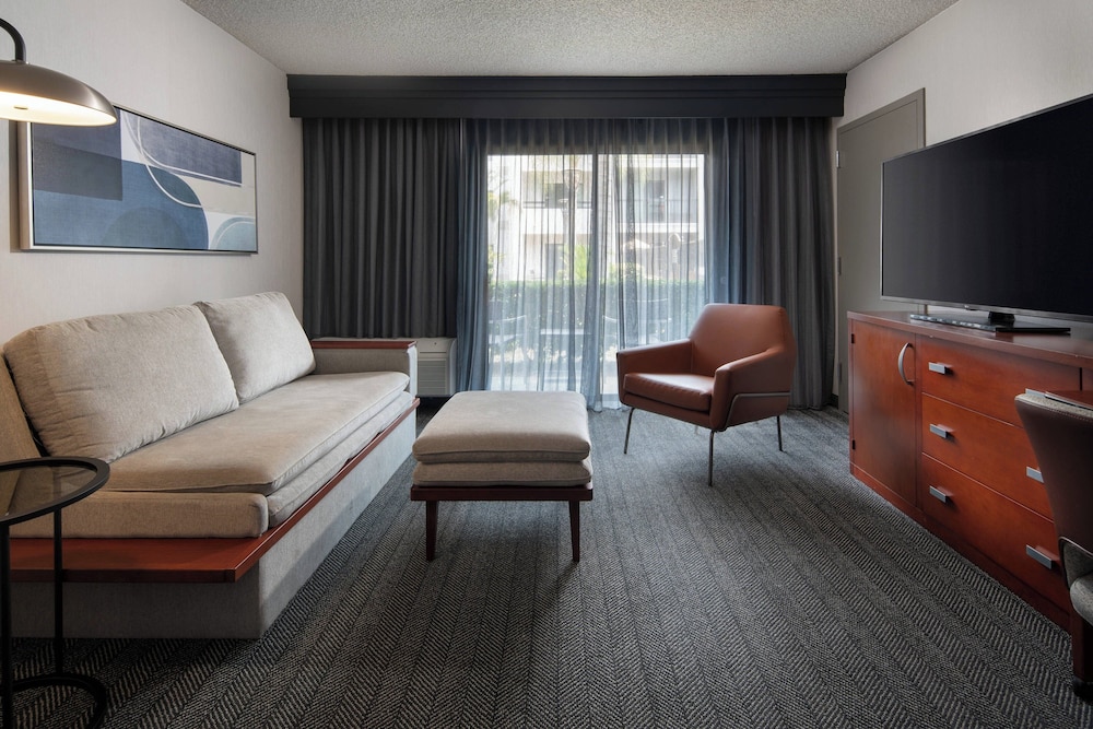 Courtyard by Marriott Fresno - photo 9