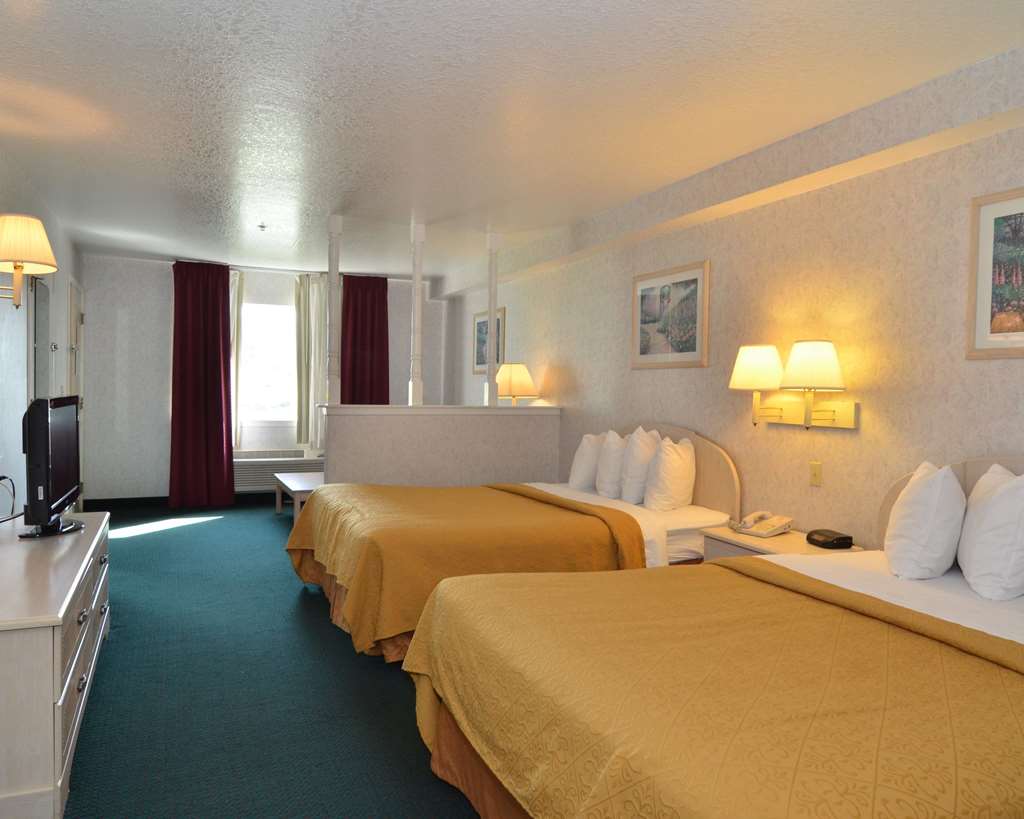 Econo Lodge San Antonio South - photo 20