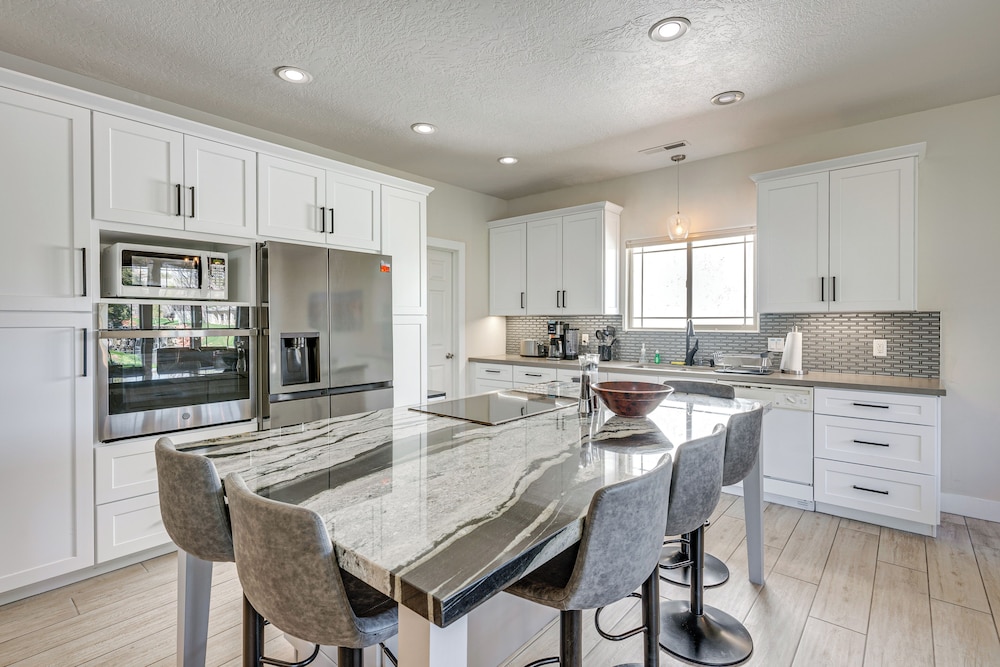 Spacious Mesquite Getaway 1 2 Mi to Golf Course in Mesquite, United States