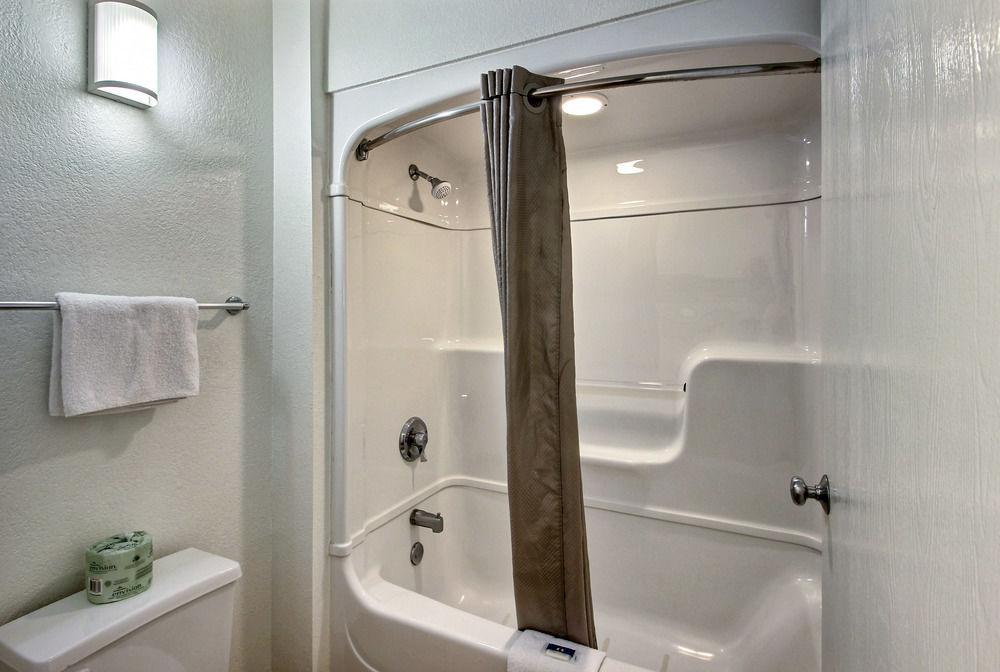 Motel 6 Milwaukee West Brookfield - photo 28