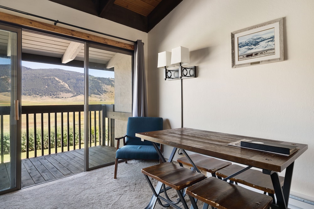Elk Refuge Inn - photo 29
