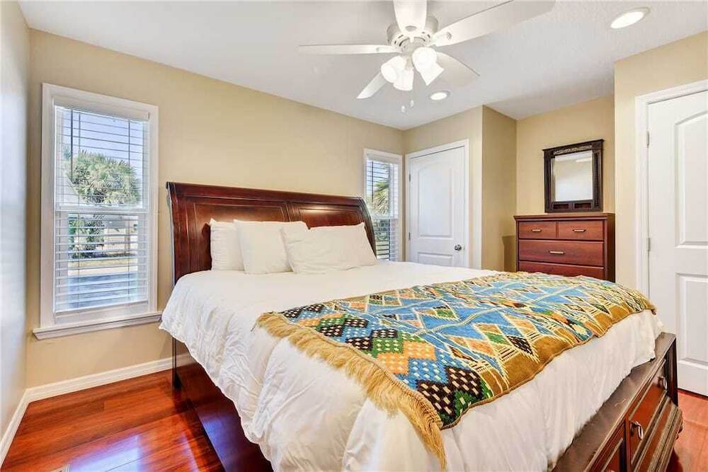 Ocean Paradise 3 Bedrooms Ocean Front Wifi Sleeps 10 - featured photo