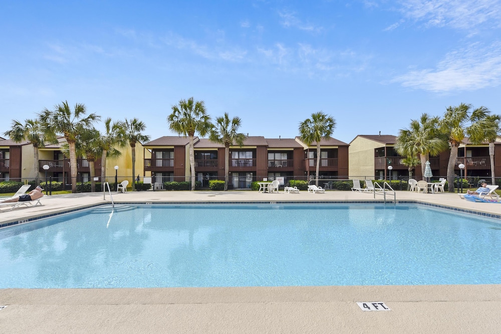 Beachwalk by Book That Condo — 4-Star Luxury Hotel in Panama City Beach, United States
