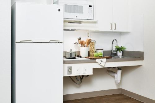 Intown Suites Extended Stay St. Louis Mo Hazelwood - photo 7