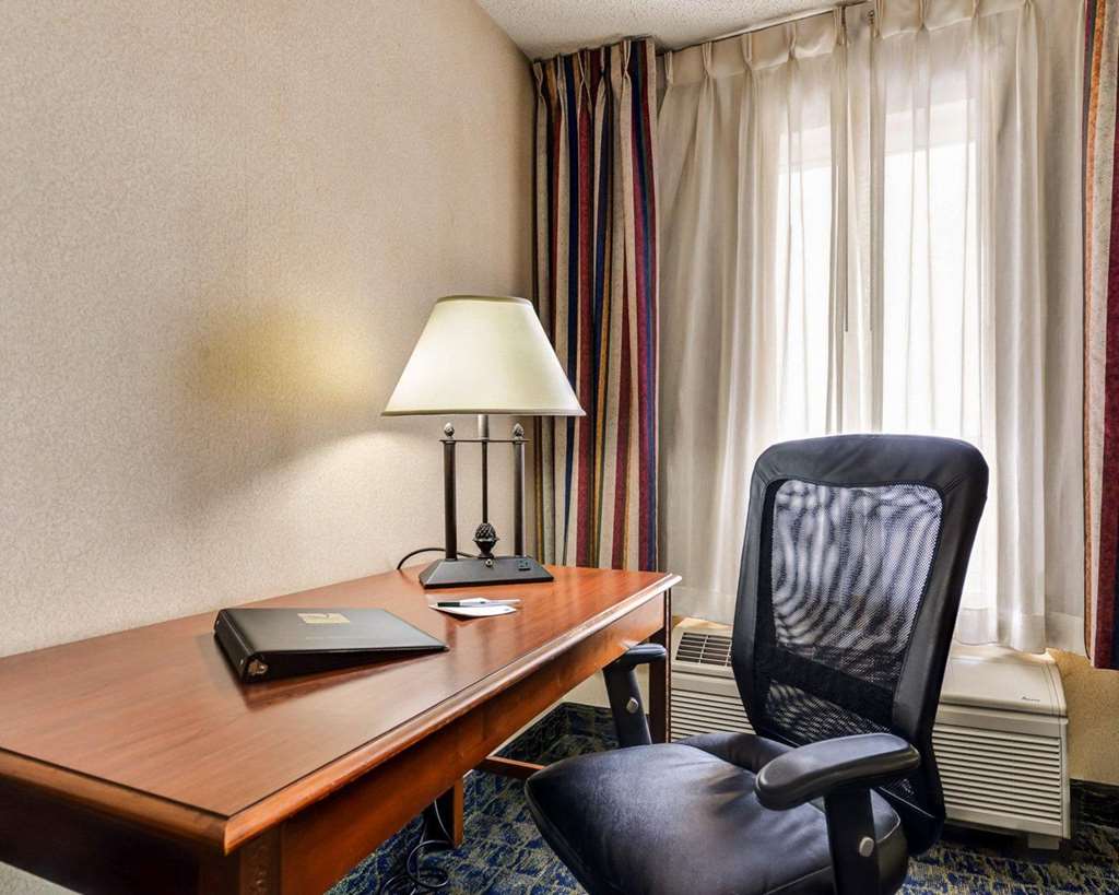 Quality Inn Spring Mills Martinsburg North - photo 17