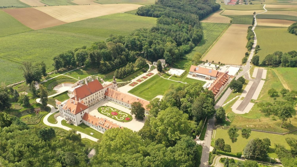 Schloss Thalheim — 4-Star Luxury Hotel in Kapelln, Austria