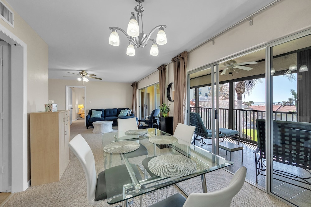 Gulf view Condo With Resort style Amenities 2 Bedroom Condo - photo 27