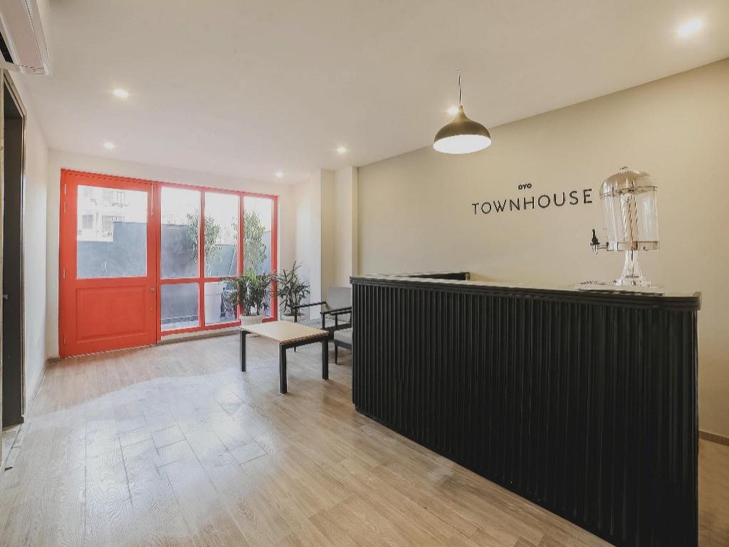 Tipsyy Inn Suites 003