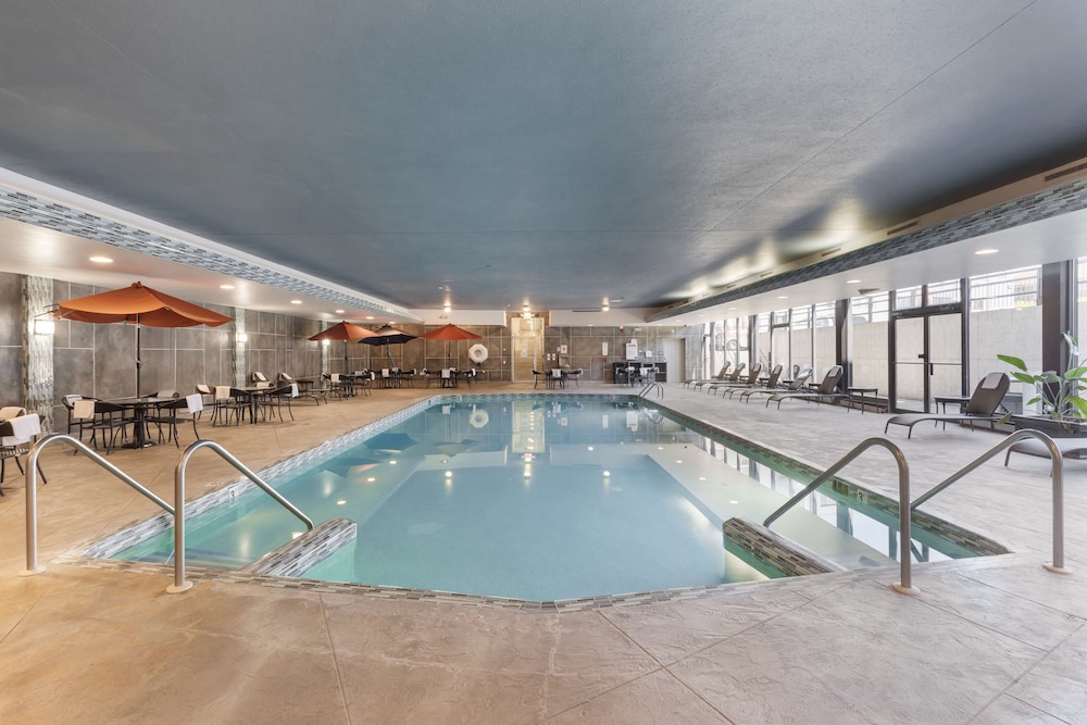 Best Western Plus Milwaukee West - photo 41