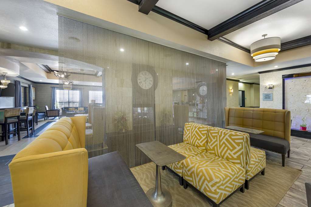 Best Western Plus Emerald Inn & Suites - photo 34