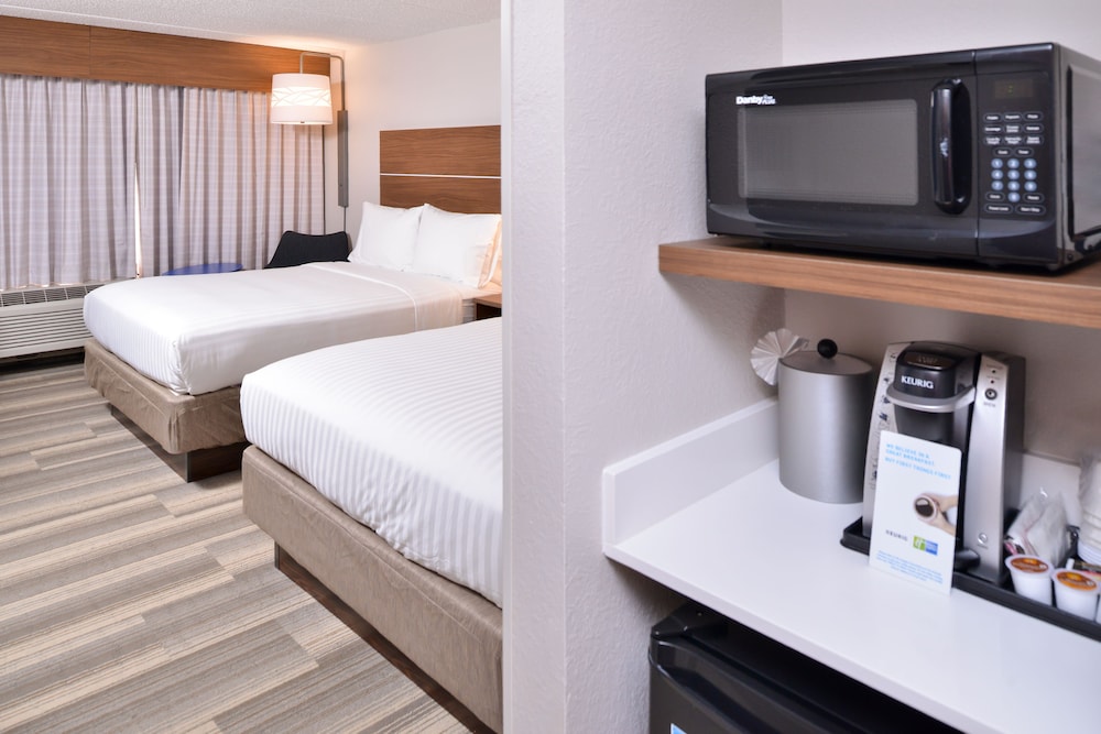 Holiday Inn Express & Suites Indianapolis Dtn Conv Ctr Area by IHG - photo 39