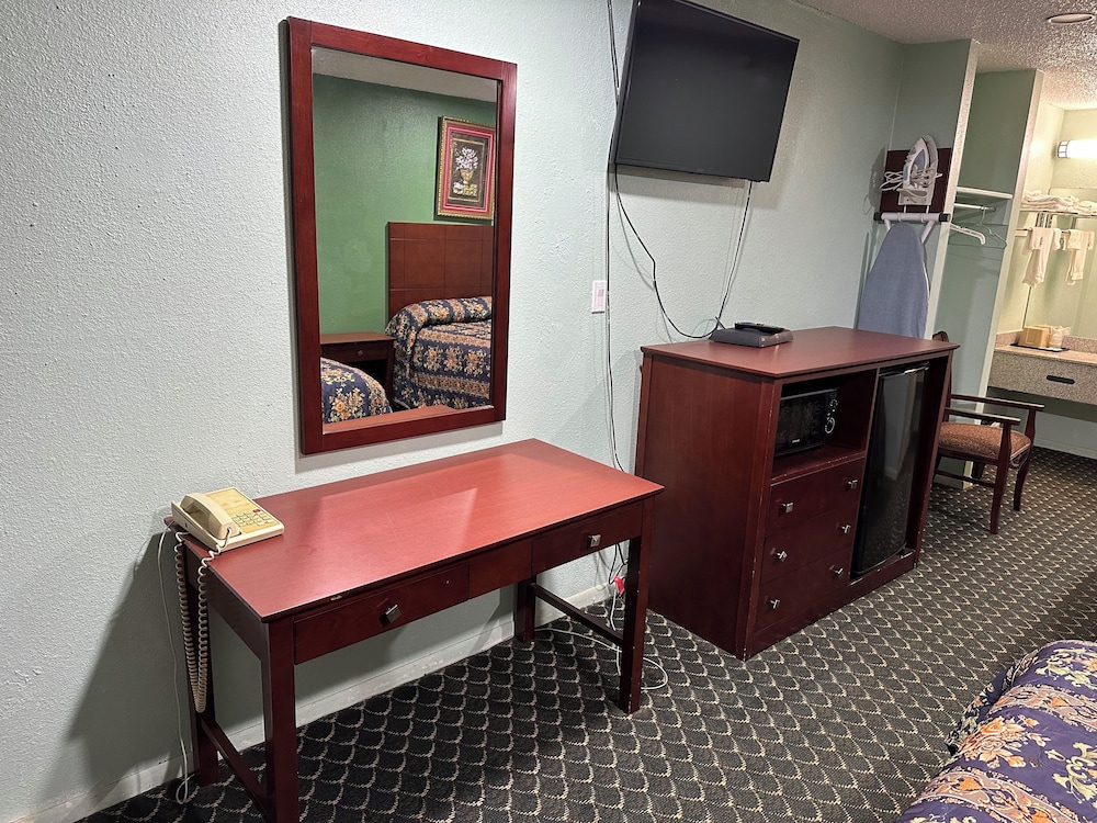 Roadside Inn - photo 2