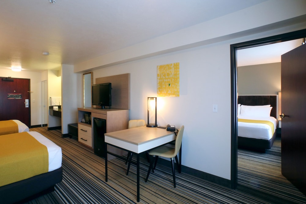 Oxford Suites Spokane Valley - photo 9