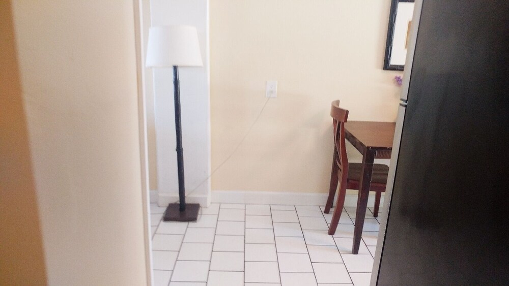 Flamingo Inn Bayside Suites - photo 21
