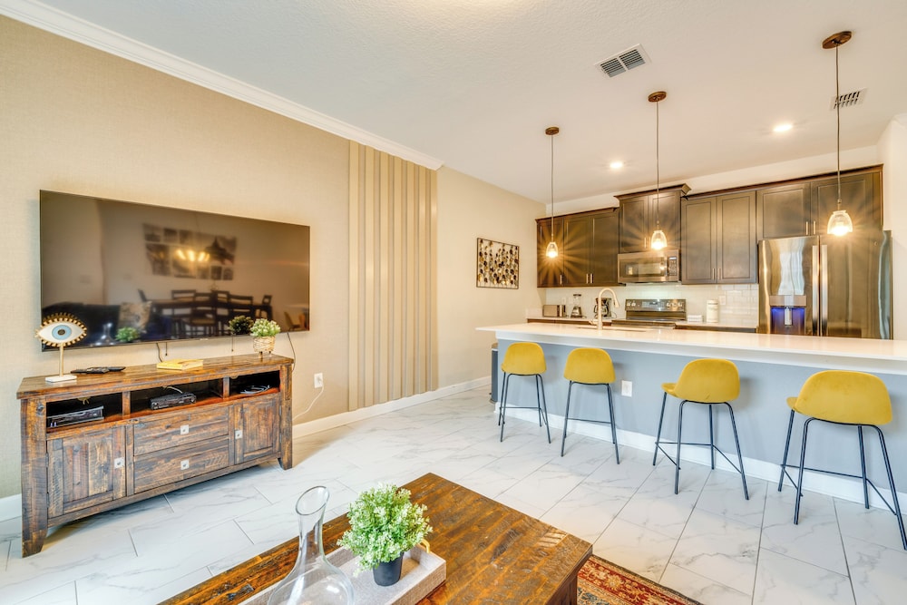 Near Disney Parks: Home w Pool in Davenport — 4-Star Luxury Hotel in Davenport, United States