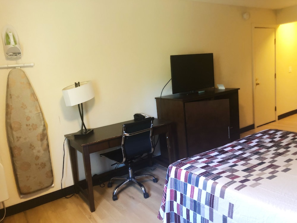 Evergreen Inn & Suites Portland - photo 12
