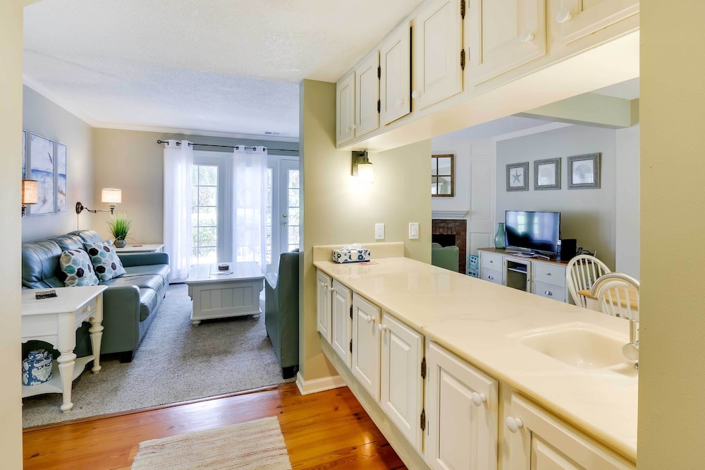 Hilton Head Resort Condo w Pool Access - photo 10
